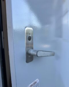 太田市の賃貸物件の玄関ドア