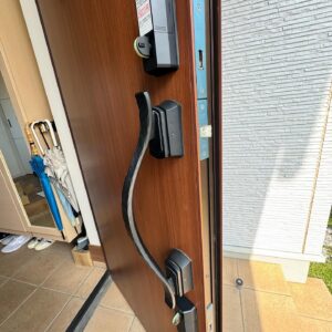 上下2ロックが連動するスマートロックの外観