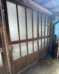 沼田市の木製引戸(交換前)